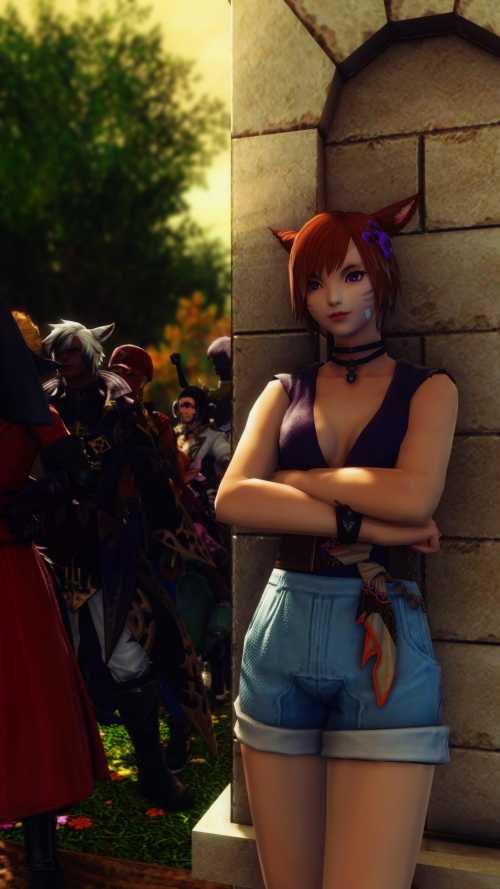 Kiva Yakro (leaning)